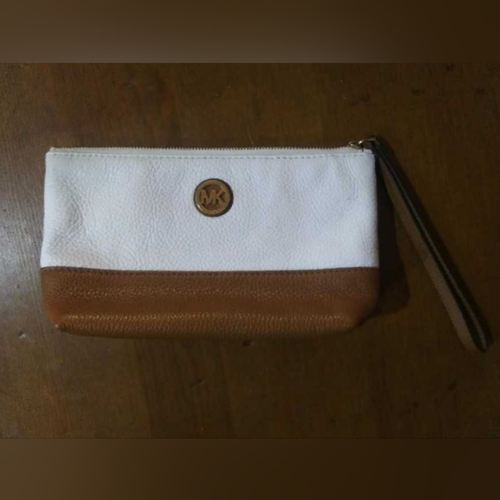 Michael Kors medium wristlet